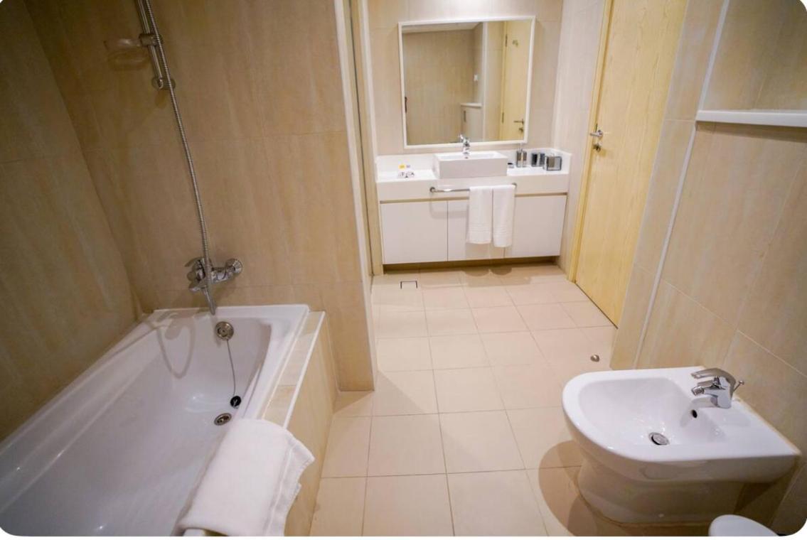 Stunning 5* 4Br-Oceanfront-Apartment Dubai Luaran gambar